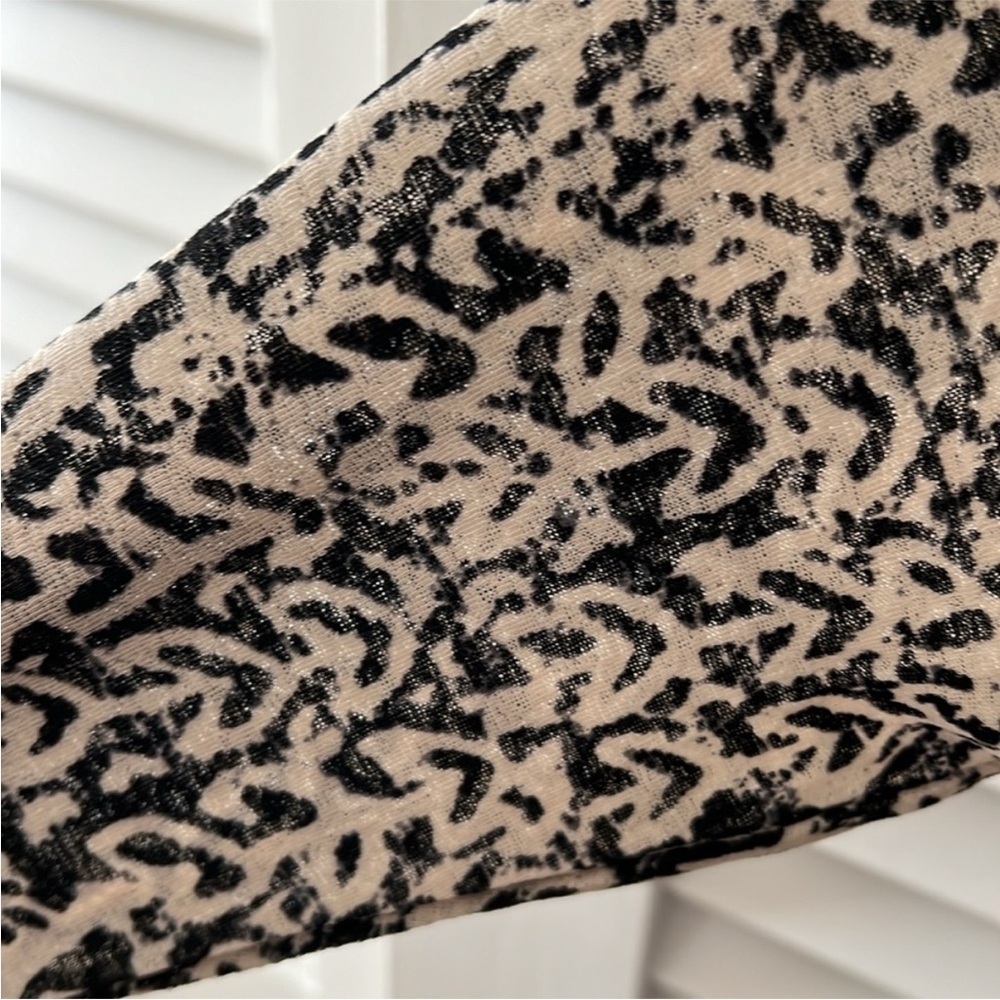 Anthropologie Meadow Rue Black & White Faux Wrap Top — 3/4 Sleeve Size Med EUC - Picture 3 of 3